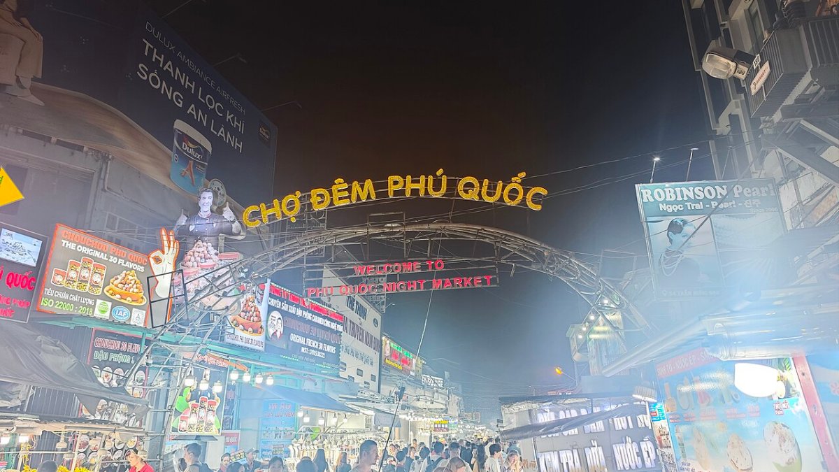 Khu chợ đêm Dương Đông