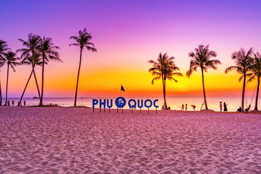 Ảnh minh họa: hoàng hôn trên đảo Phú Quốc