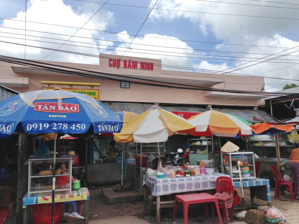 Chợ Hàm Ninh, nơi mua quà lưu niệm tại Phú Quốc