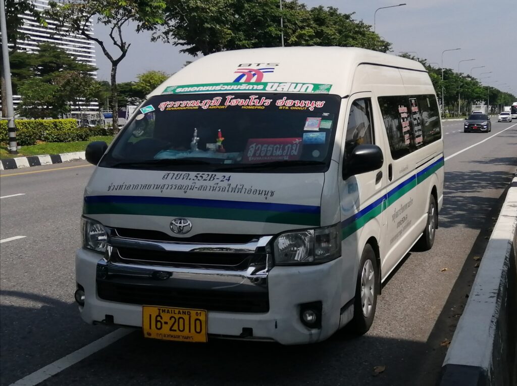 Xe đưa đón đoàn du lịch cỡ lớn